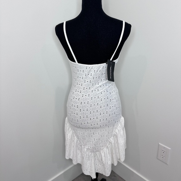 Pretty Little Things White Broderie Cowl Neck Frill Hem Bodycon Dress (sz 6) - Picture 7 of 12